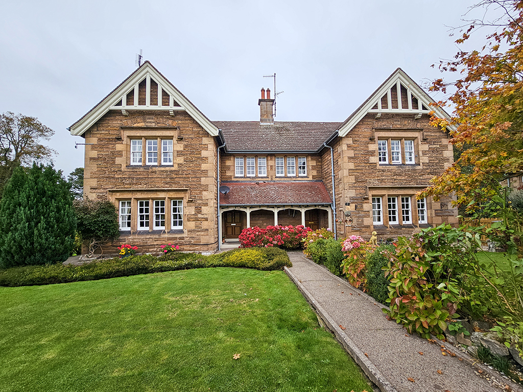 Nice homes in the village of Ford
